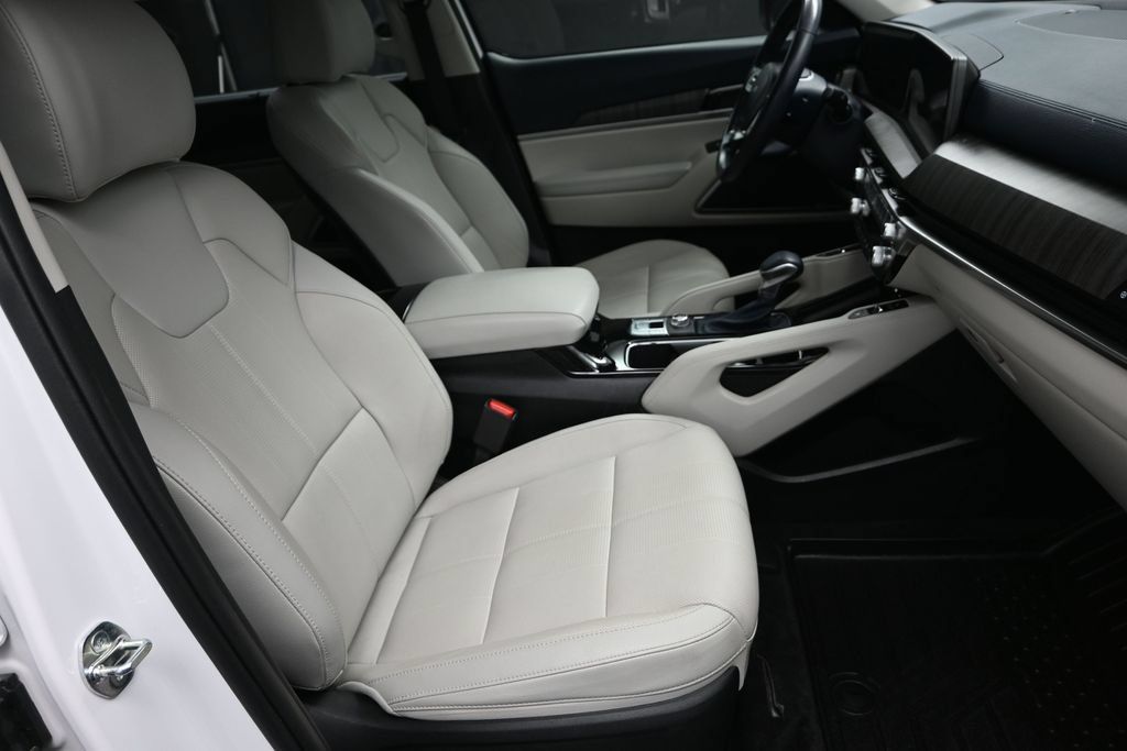 Used 2025 Kia Telluride EX w/ EX Captain's Chair Package FWD image 40