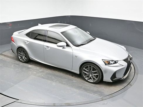 Used 2017 Lexus IS 200t image 9