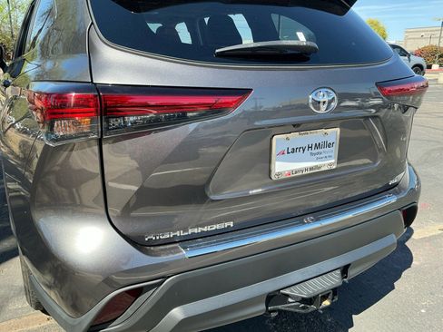 Used 2021 Toyota Highlander XLE image 24