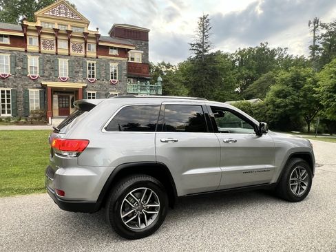Used 2019 Jeep Grand Cherokee Limited w/ Luxury Group II AWD/4WD image 11