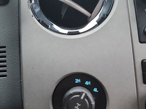 Used 2015 Ford F250 XLT w/ XLT Premium Package image 12