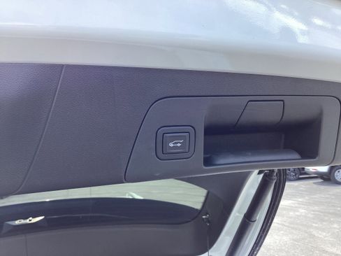 Used 2023 Buick Envision Avenir image 16