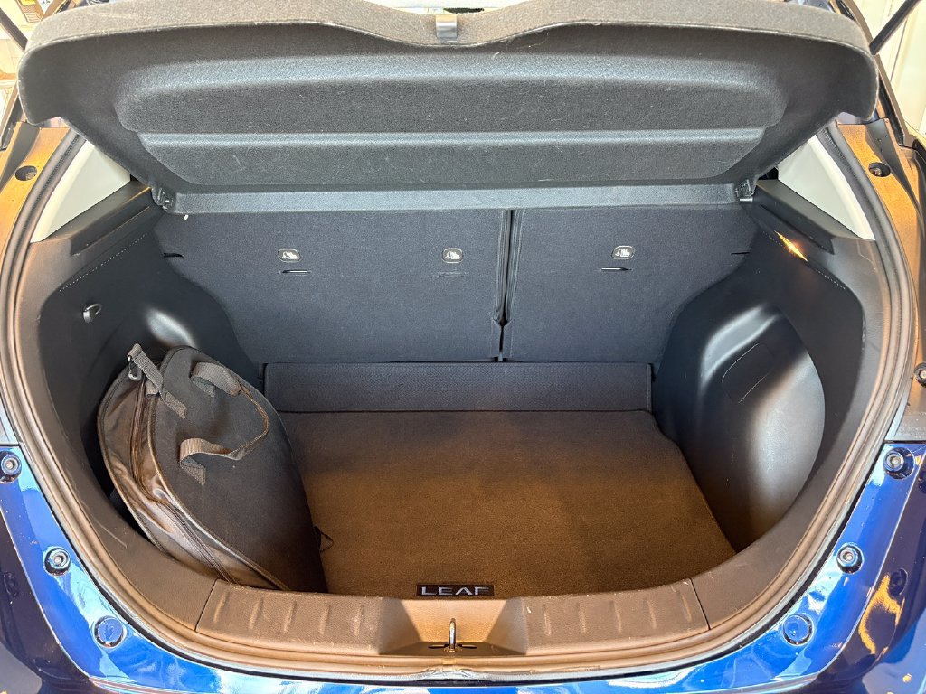 Used 2019 Nissan Leaf SV w/ Protection Package FWD image 27