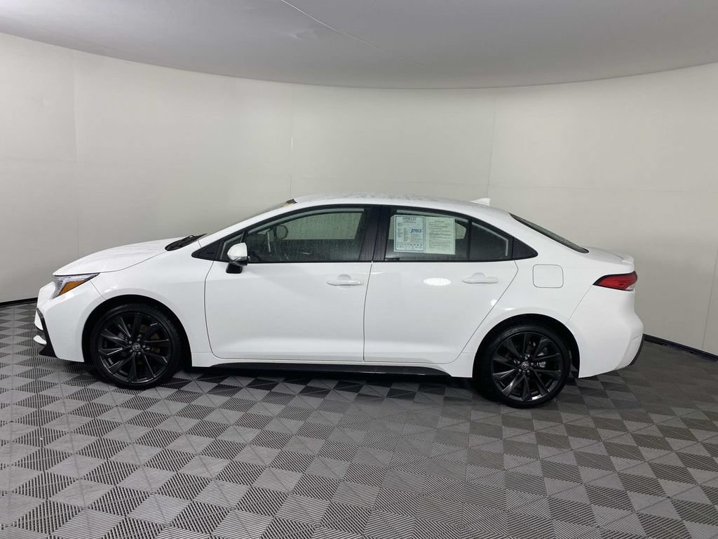 Used 2026 Toyota Corolla SE w/ SE Package FWD image 5