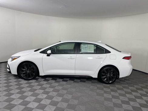 Used 2026 Toyota Corolla SE w/ SE Package FWD image 5