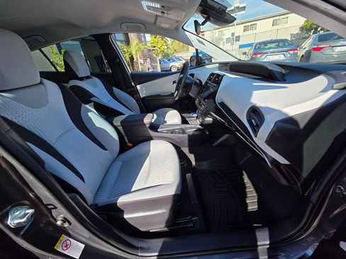 Used 2017 Toyota Prius Two image 16