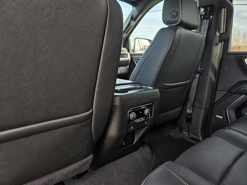 Used 2024 Chevrolet Suburban Premier image 29