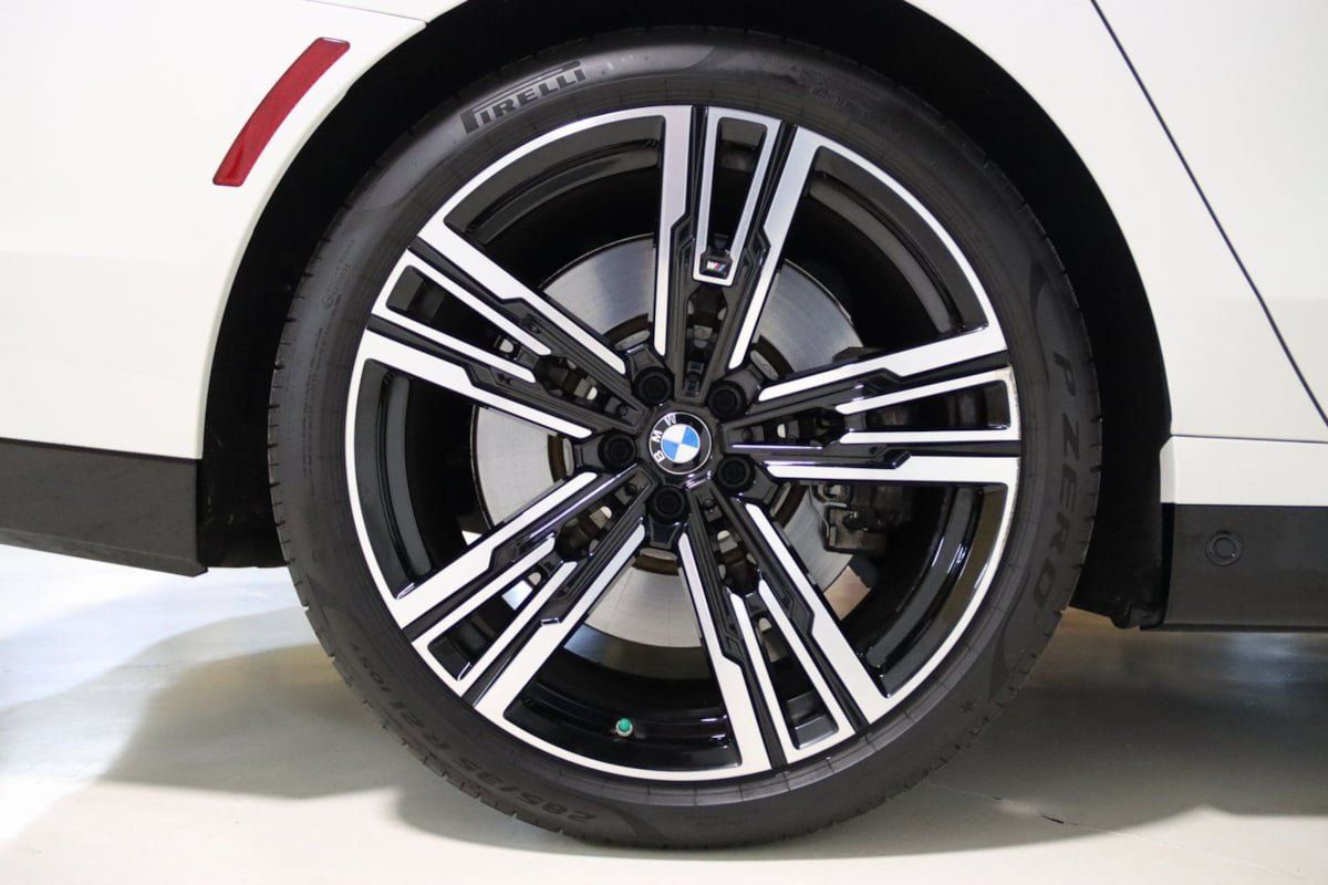 Used 2023 BMW 760i xDrive AWD/4WD image 93