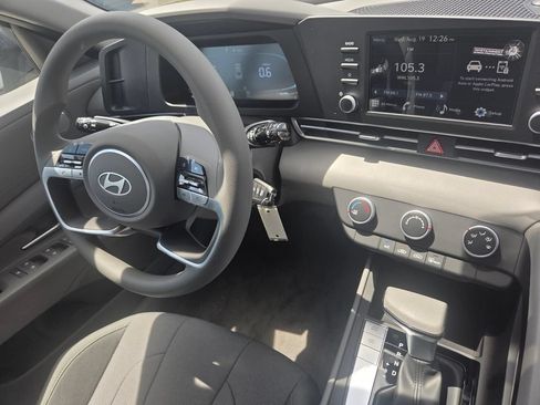 Used 2026 Hyundai Elantra SE FWD image 30
