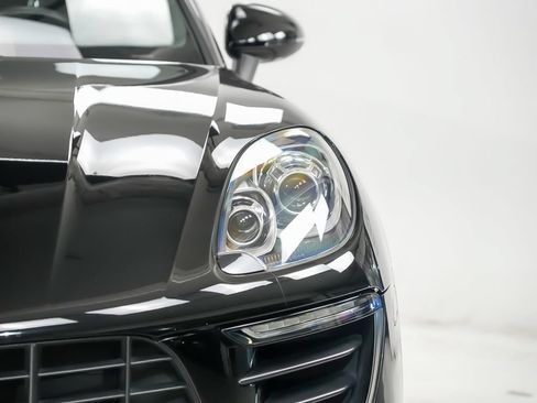 Used 2018 Porsche Macan AWD/4WD image 7