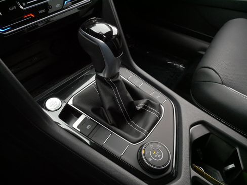 Certified 2025 Volkswagen Taos SEL image 24