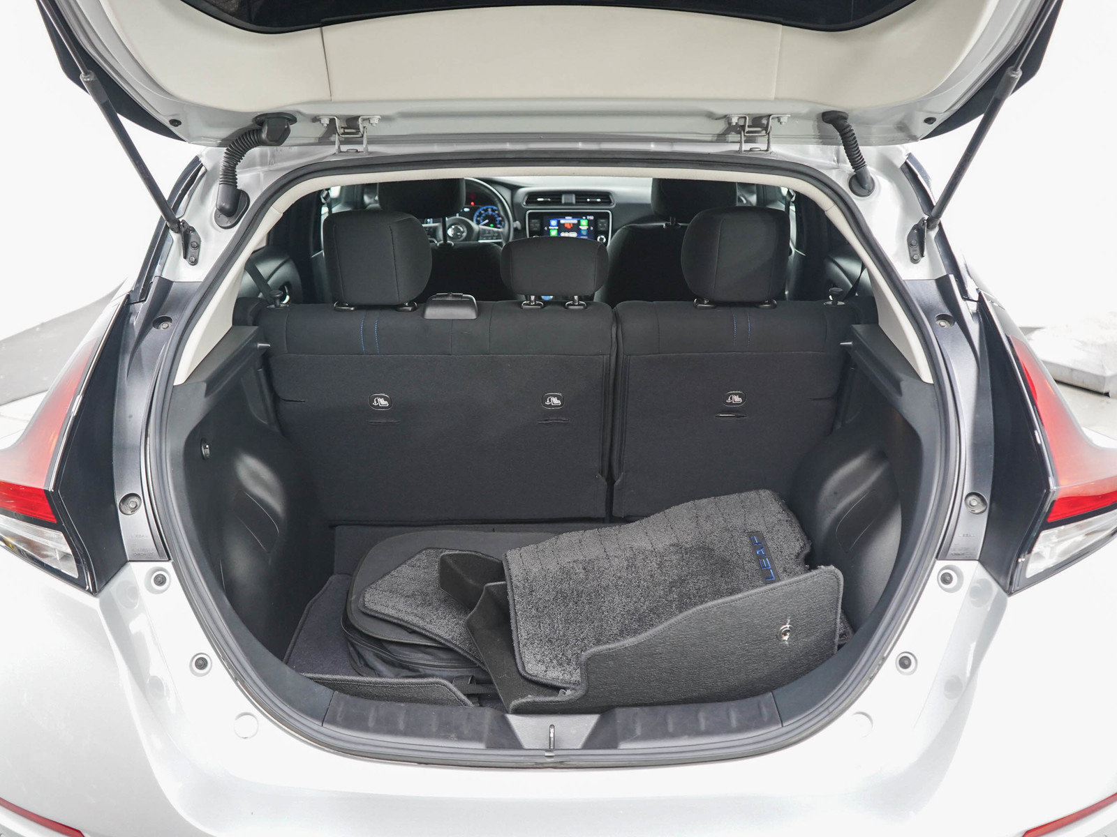 Used 2022 Nissan Leaf SV FWD image 16