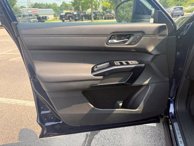 New 2026 Nissan Pathfinder Platinum AWD/4WD image 16