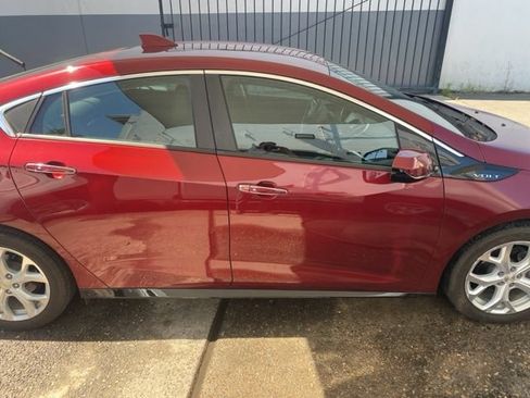 Used 2016 Chevrolet Volt Premier w/ Driver Confidence Package FWD image 4