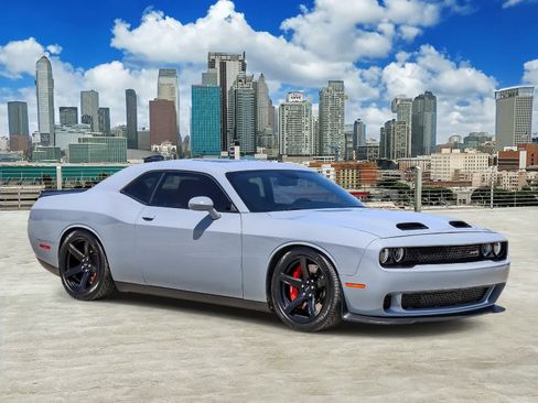 Used 2022 Dodge Challenger SRT Hellcat w/ Plus Package RWD image 3