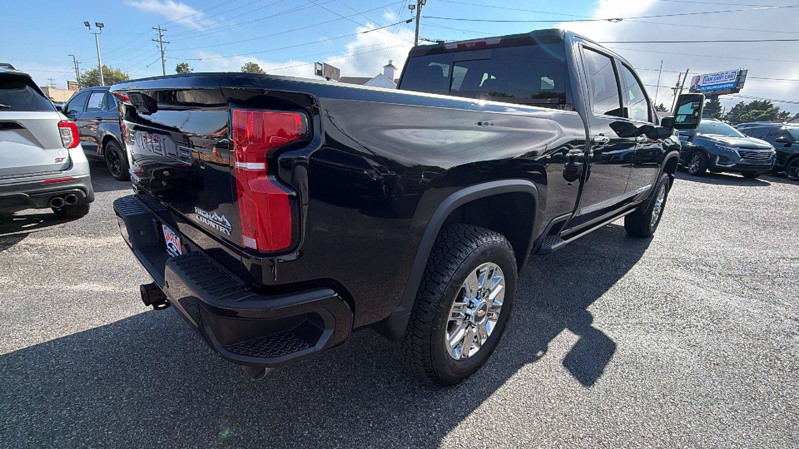 New 2026 Chevrolet Silverado 2500 High Country w/ High Country Premium Package AWD/4WD image 9
