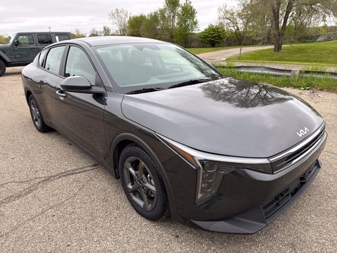 Used 2025 Kia K4 FWD image 1
