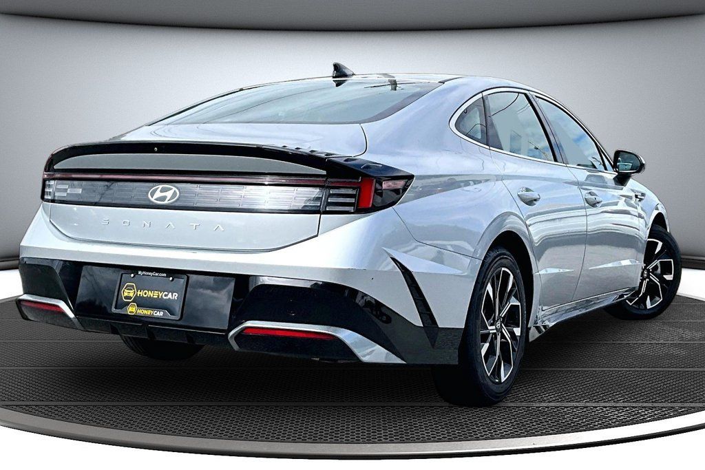 Used 2025 Hyundai Sonata SEL FWD image 6