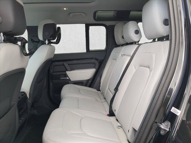New 2026 Land Rover Defender 110 X-Dynamic SE AWD/4WD image 16