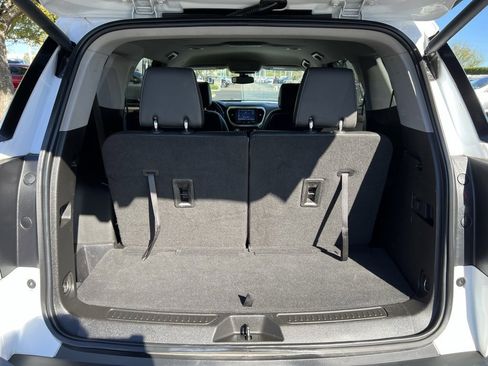 Used 2023 GMC Acadia SLT image 6