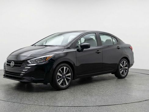 Used 2025 Nissan Versa SV image 3