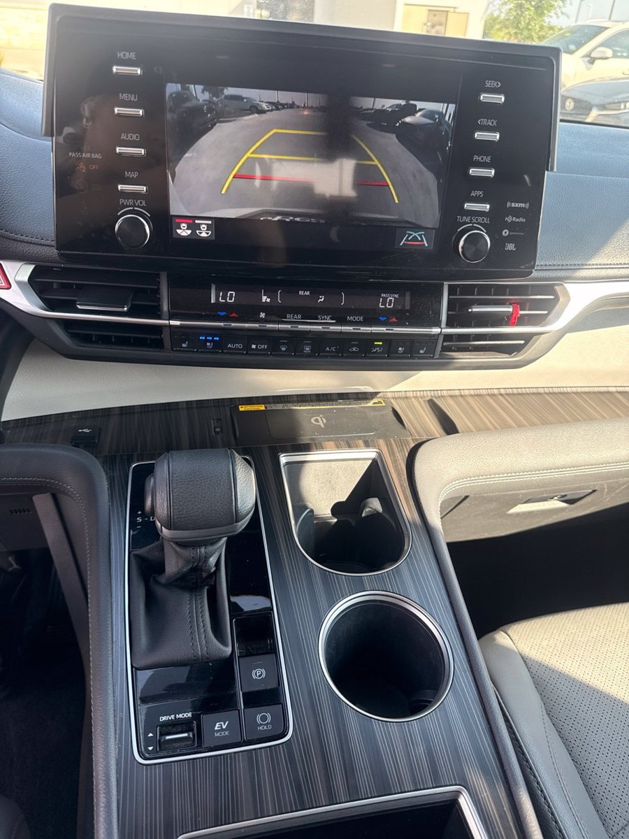 Used 2023 Toyota Sienna Limited FWD image 14