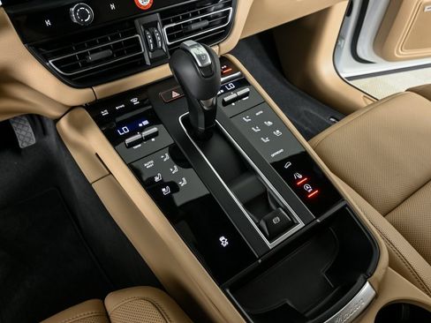 New 2025 Porsche Macan image 17