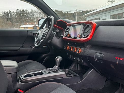 Used 2018 Toyota Tacoma TRD Off-Road image 7