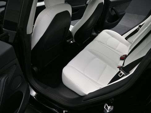 Used 2022 Tesla Model 3 Long Range image 12