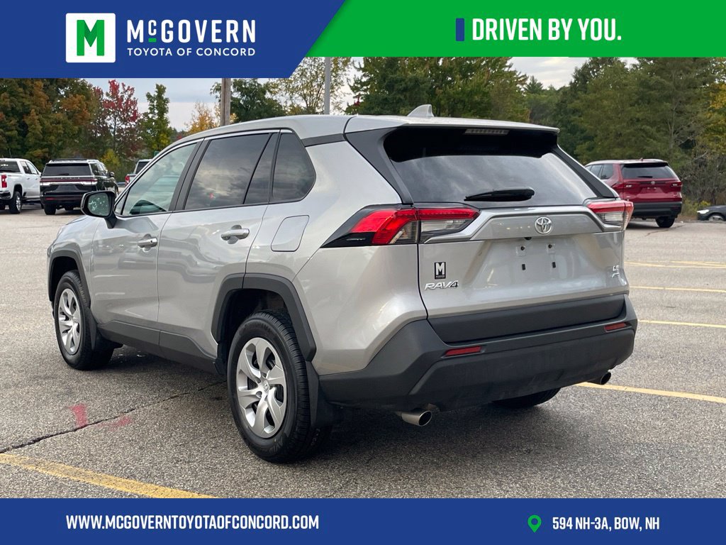 Used 2023 Toyota RAV4 LE AWD/4WD image 3