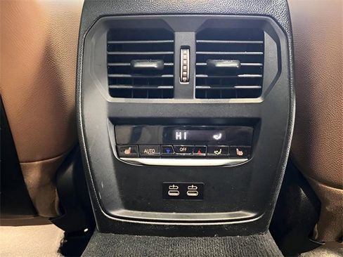 Used 2021 BMW 330i xDrive Sedan w/ Premium Package image 11