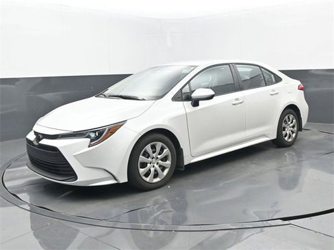 Used 2025 Toyota Corolla LE image 8