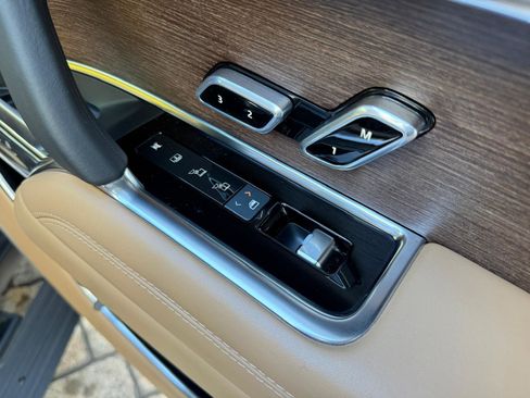 Used 2024 Land Rover Range Rover Long Wheelbase Autobiography image 61