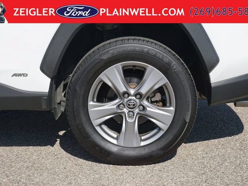 Used 2024 Toyota RAV4 XLE AWD/4WD image 9