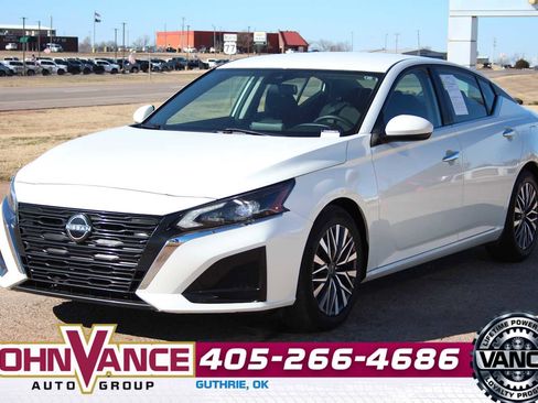 Used 2023 Nissan Altima 2.5 SV image 3