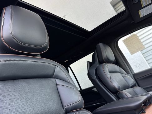 New 2025 Lincoln Navigator Black Label image 17