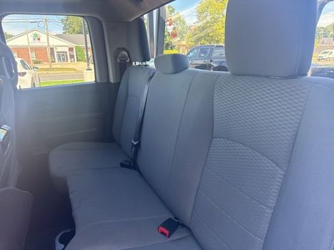 Used 2019 RAM 1500 Express image 8