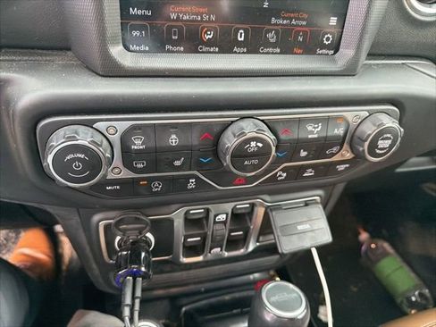 Used 2020 Jeep Gladiator Overland image 16