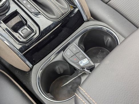 Used 2023 GMC Canyon Denali image 34