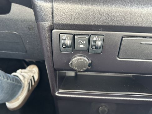 Used 2018 Toyota Sienna Limited w/ Carpet Mat Package image 13