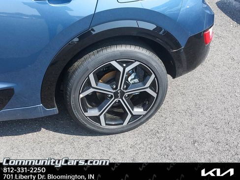 Certified 2025 Kia Niro EX Touring FWD image 4