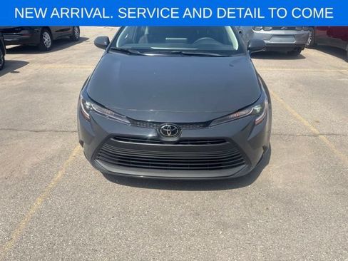 Used 2025 Toyota Corolla LE FWD image 4