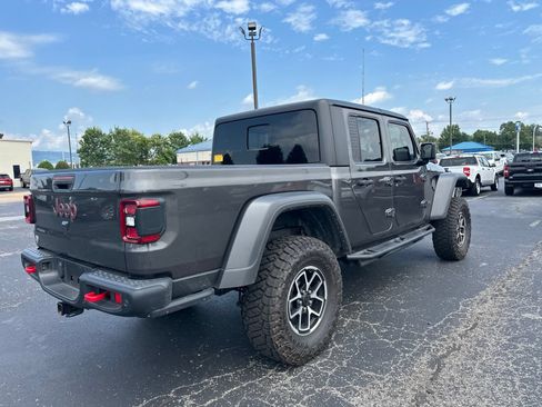 Used 2024 Jeep Gladiator Rubicon w/ Technology Group AWD/4WD image 5