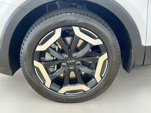 Certified 2025 Kia Telluride EX w/ EX Captain's Chair Package FWD image 34