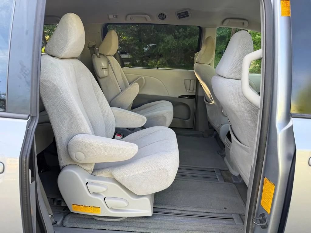 Used 2013 Toyota Sienna LE FWD image 26