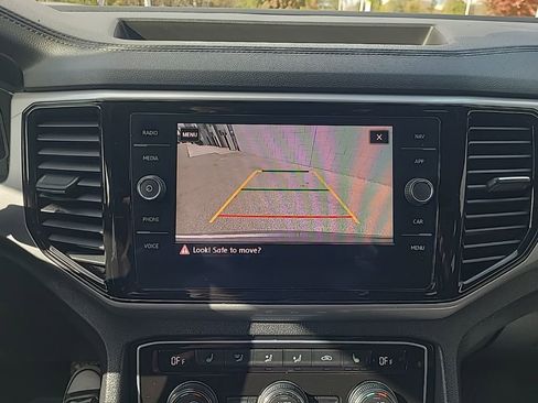 Used 2020 Volkswagen Atlas Cross Sport SEL image 18