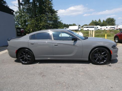 Used 2019 Dodge Charger SXT w/ Blacktop Package RWD image 4