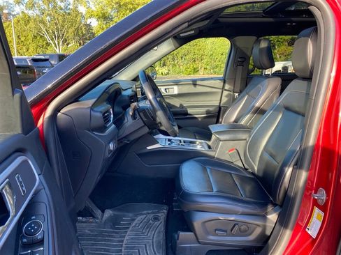 Used 2020 Ford Explorer XLT w/ Equipment Group 202A AWD/4WD image 7