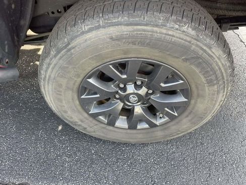 Used 2020 Toyota Tacoma SR5 RWD image 9
