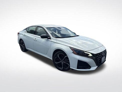 Certified 2023 Nissan Altima 2.5 SR image 9